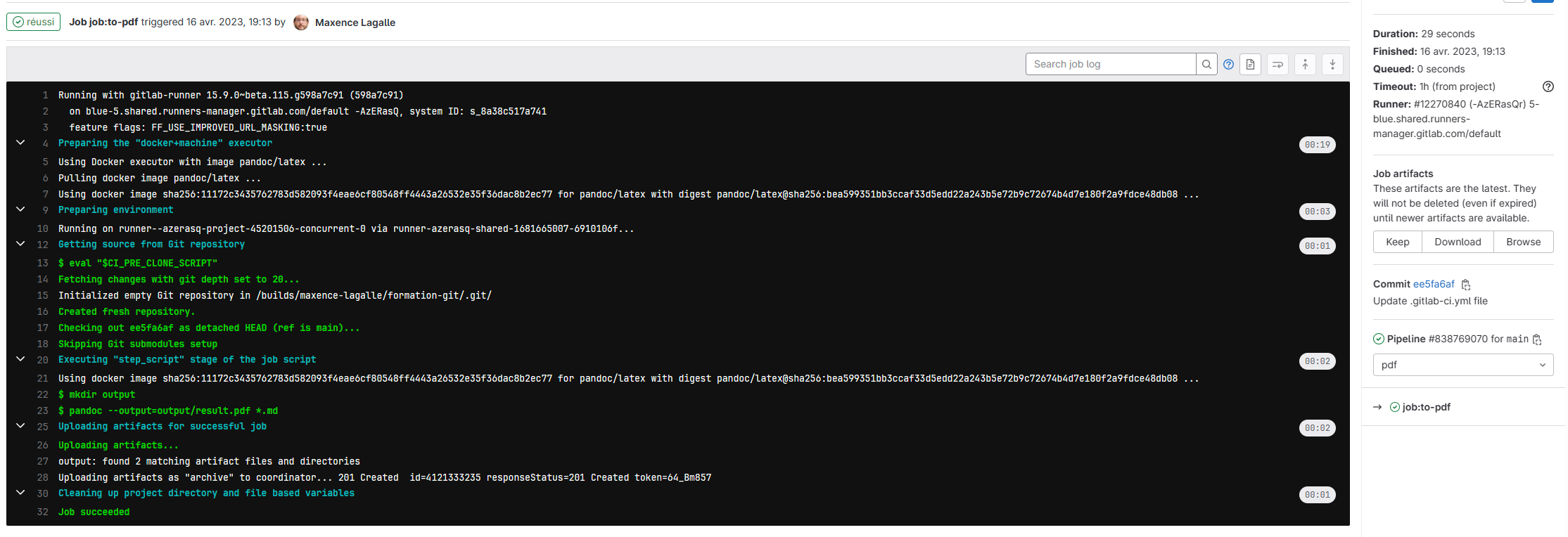 Journal d'exécution du job « job:to-pdf » dans GitLab, marqué « réussi » : le runner prépare un exécuteur Docker avec l'image pandoc/latex, récupère le dépôt, exécute mkdir output puis pandoc --output=output/result.pdf *.md, puis envoie l'archive d'artefacts. Le panneau de droite indique une durée de 29 secondes et propose de conserver, télécharger ou parcourir les artefacts.
