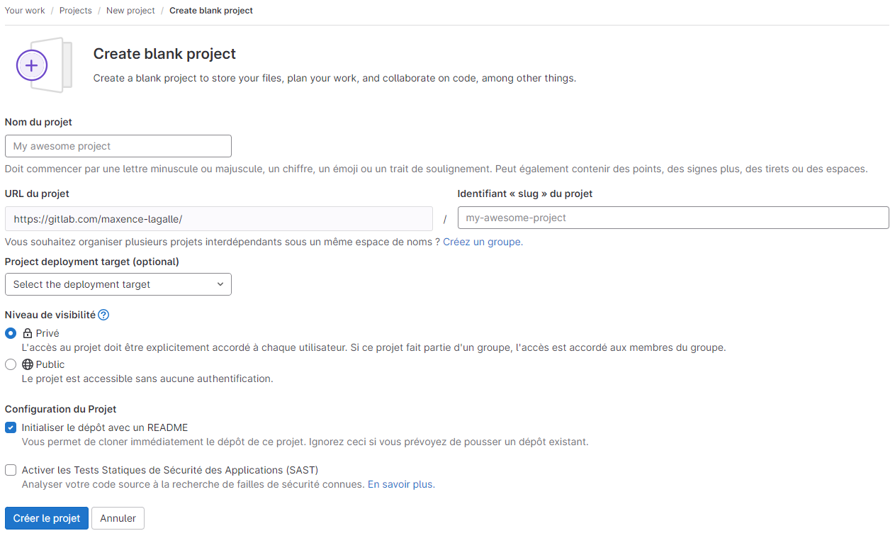 Formulaire « Create blank project » de GitLab : nom du projet, URL et identifiant du projet, niveau de visibilité (Privé ou Public), case « Initialiser le dépôt avec un README » cochée par défaut, et boutons « Créer le projet » et « Annuler ».
